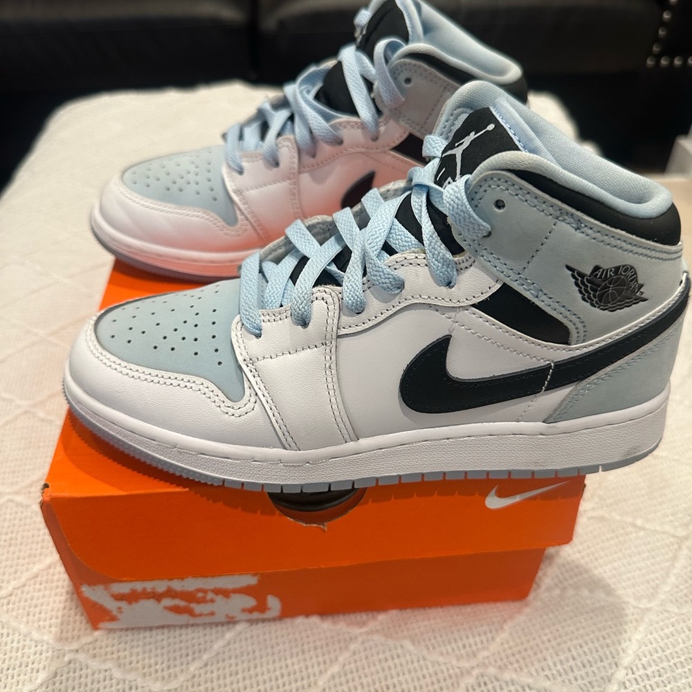 Nike sneakers - Jordan 1 Mid SE - white ice blue - size 4.5